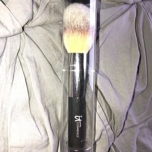 it Cosmetics brush